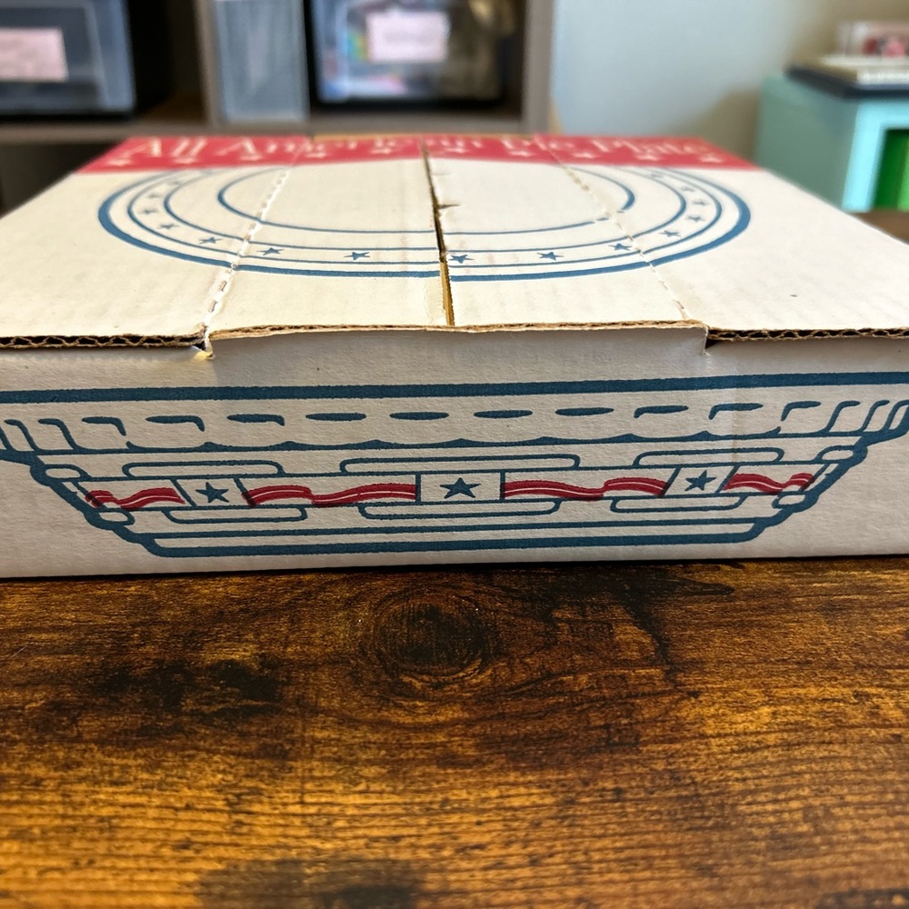 Longaberger All-American Blue and Cream Pie Plate🇺🇸Labor Day🇺🇸 - Picture 8 of 10